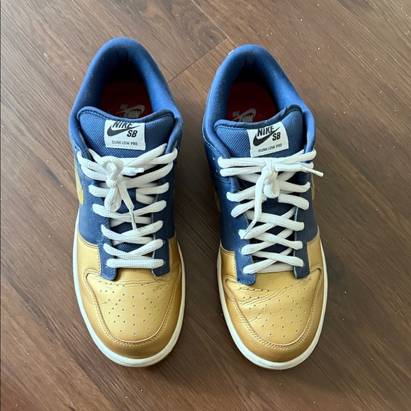 Nike SB Dunk Low supreme Blue and Gold Sneakers - Picture 2 of 7
